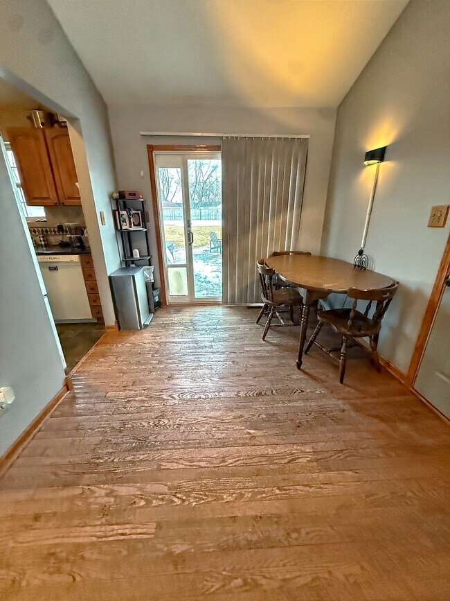 Foto del edificio - 236 N Middle Rd