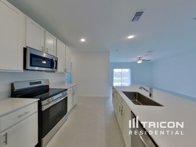 Building Photo - 5648 Gingham Dr