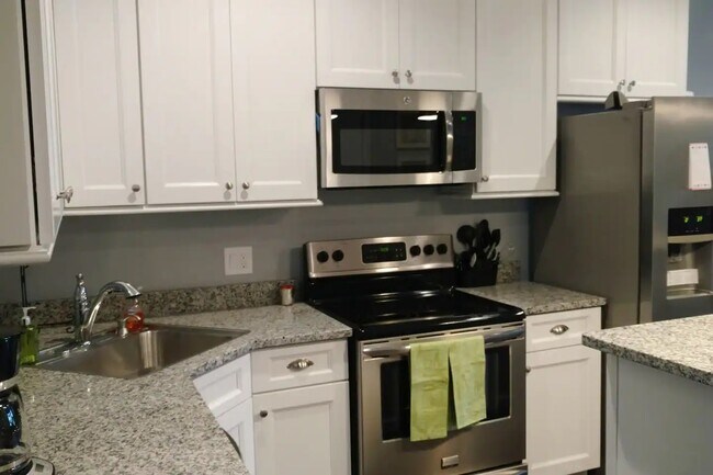 Kitchen & Stove - 4160 Lorain Ave