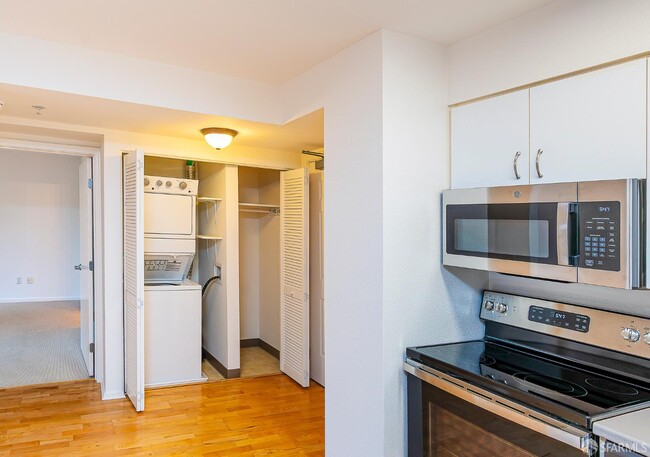 Building Photo - 8400 Oceanview Terrace