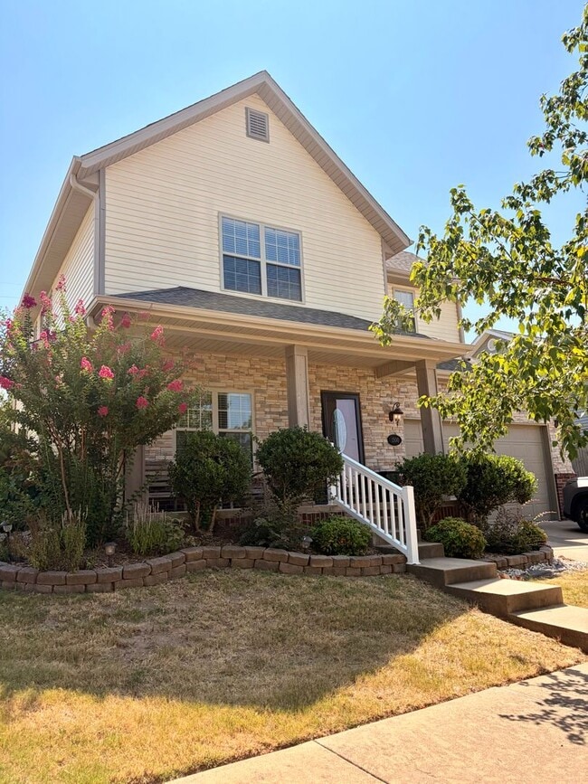 Building Photo - 1500 NE Dysart Woods Ln