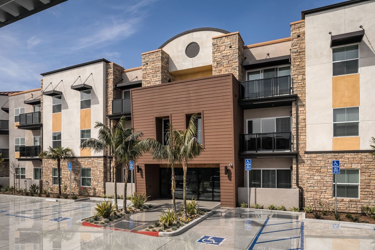 Lincoln West Apartments in Cypress, CA Westside Rentals