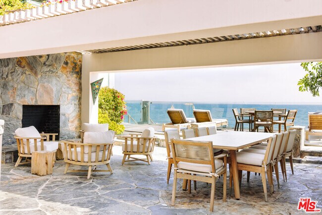Foto del edificio - 23614 Malibu Colony Rd