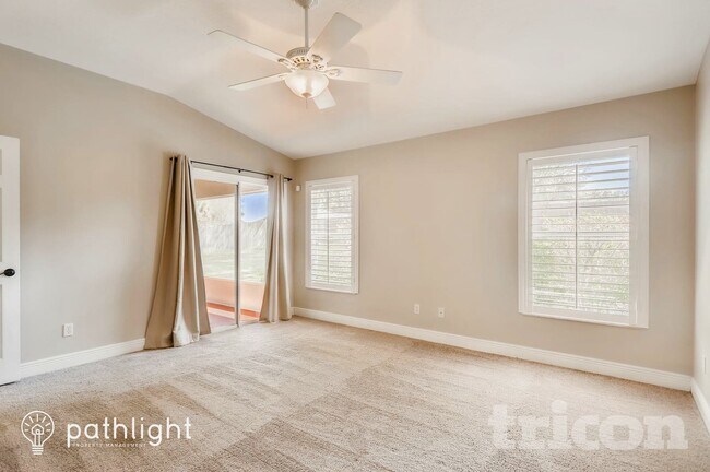 Foto del edificio - 10902 Versailles Blvd