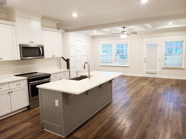Foto del edificio - Conveniently Located Townhome for Rent. Av...