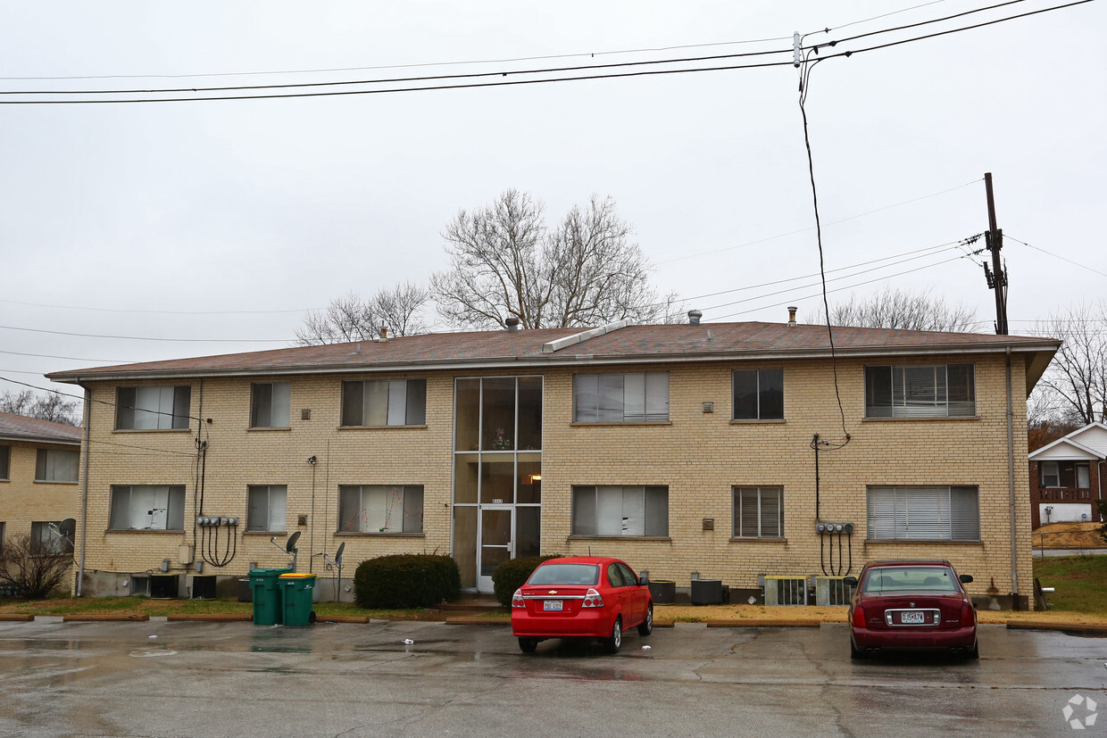 Building Photo - San Saba Apartments