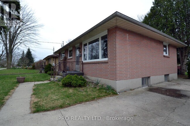 Building Photo - 197 Goddard Blvd
