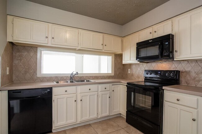 Foto del edificio - 4627 Whispering Rock Ln