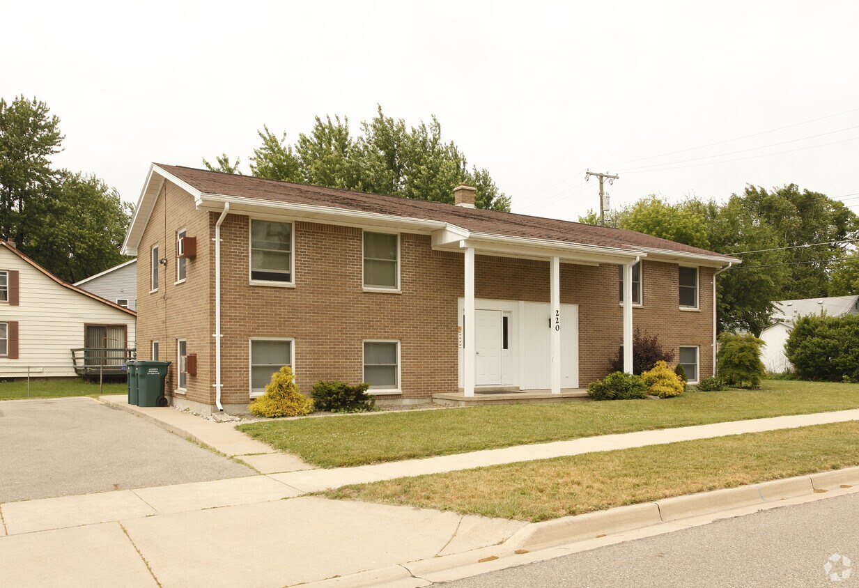 220 W Frank St, Fowlerville, MI 48836 Apartments in Fowlerville, MI