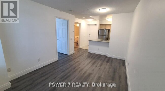 Building Photo - 153-1153 Beecroft Rd