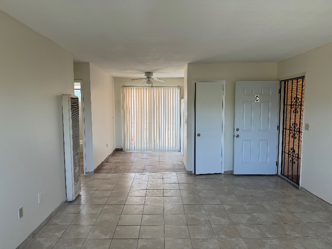 Foto del edificio - 240 W South St