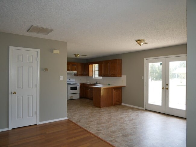 Building Photo - Allynne Ct Duplex