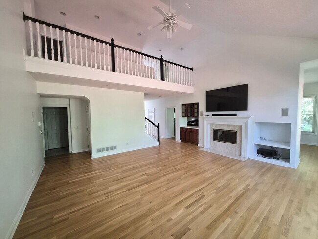 Foto del edificio - 6237 Muirloch Ct S