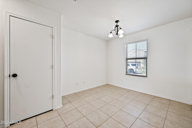 Foto del edificio - 739 W Jardin Dr
