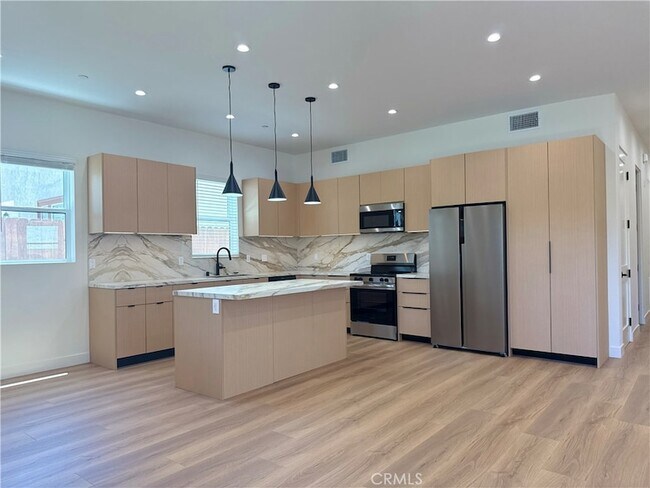 Foto del edificio - 4121 Lafayette Pl