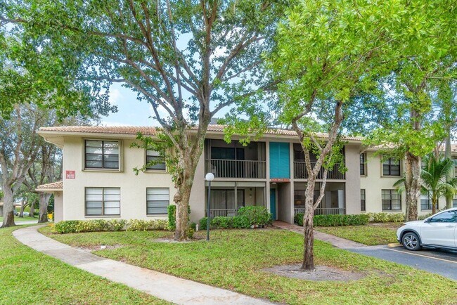 Building Photo - 9810 Pineapple Tree Dr