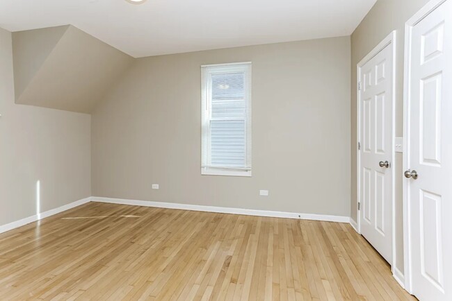 Building Photo - 644 Marengo Ave