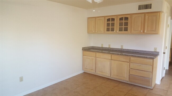 Foto del edificio - 7523 Beaudelaire Cir