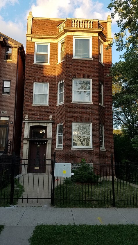 Front - 5625 S Calumet Ave