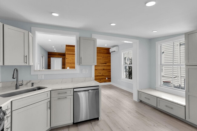 Foto del edificio - 1420 Petronia St