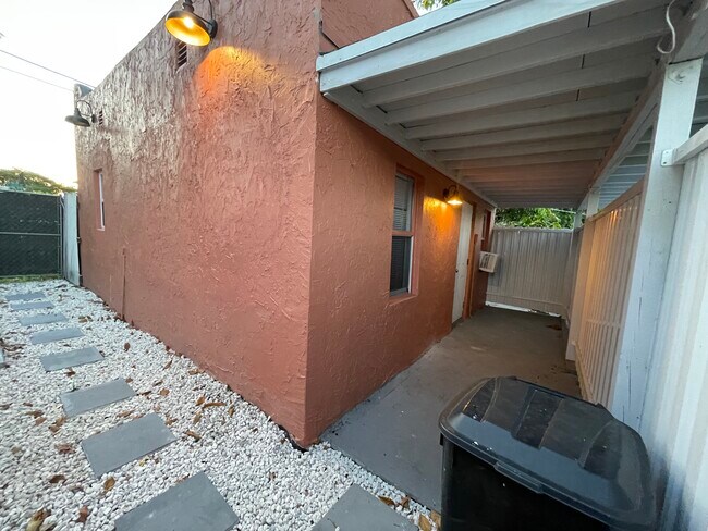 Building Photo - 305 Dunad Ave