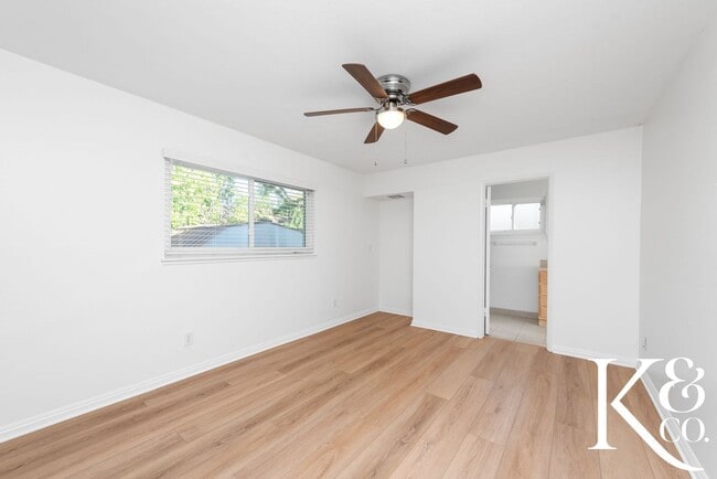Foto del edificio - Charming 3-Bedroom Home with Pool in Prime...