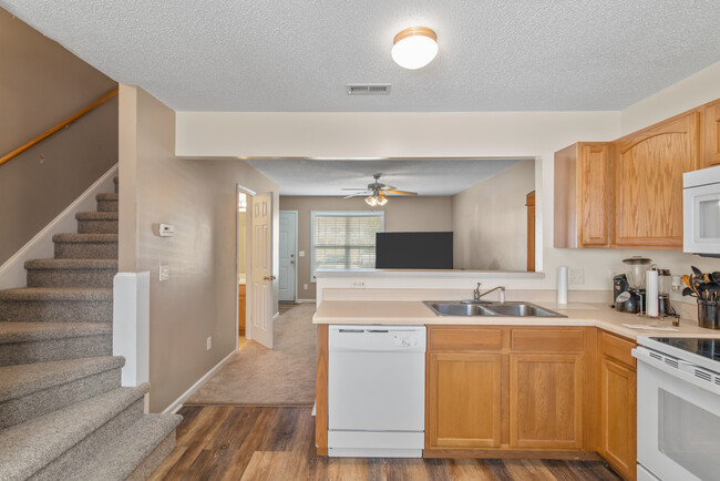Building Photo - 207 Palace Cir