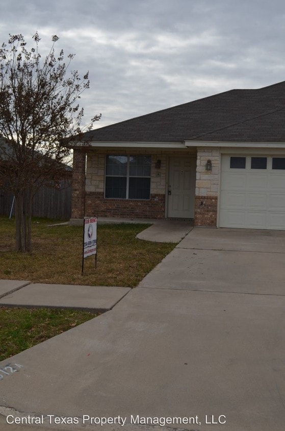 Primary Photo - 1512 Nicholas Cir