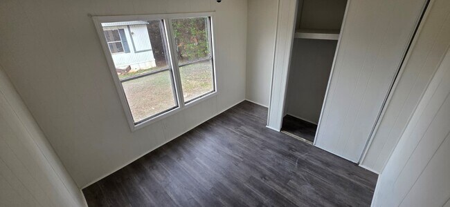 Foto del edificio - 8364 Cedar St