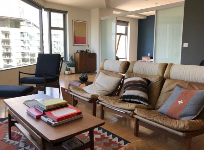 Sala de estar - 801 S Grand Ave