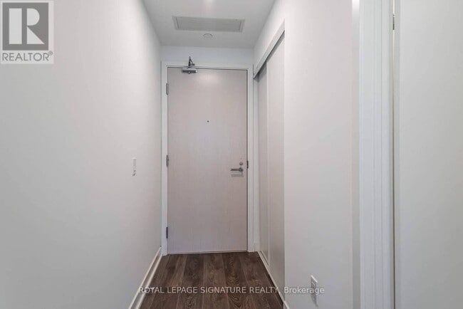 Photo du bâtiment - 115 Blue Jays Way