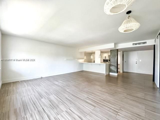 Foto del edificio - 10000 W Bay Harbor Dr