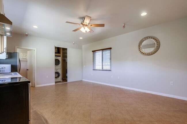 Building Photo - Peaceful Escondido 1BR with a full kitchen...