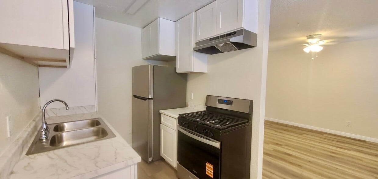 Building Photo - Charming 1-Bedroom Apartment in Prime Van ...