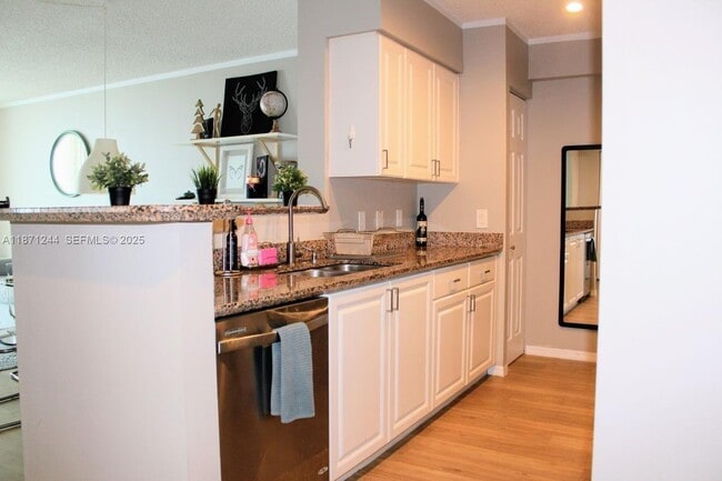 Building Photo - 1155 Brickell Bay Dr