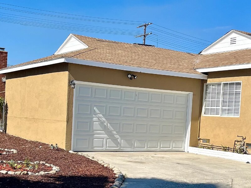 Foto principal - 8246 Beeman Ave