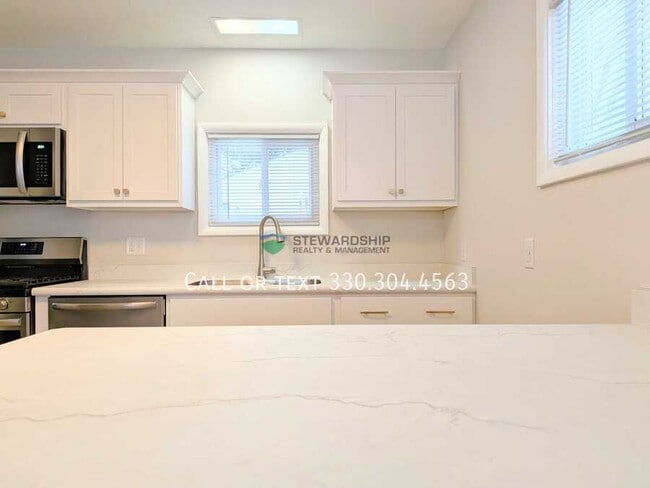 Foto del edificio - 2881 Archwood Pl