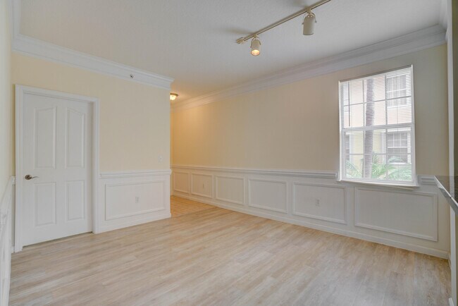 Building Photo - 224 Murcia Dr