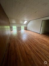 Building Photo - 410 Innis St