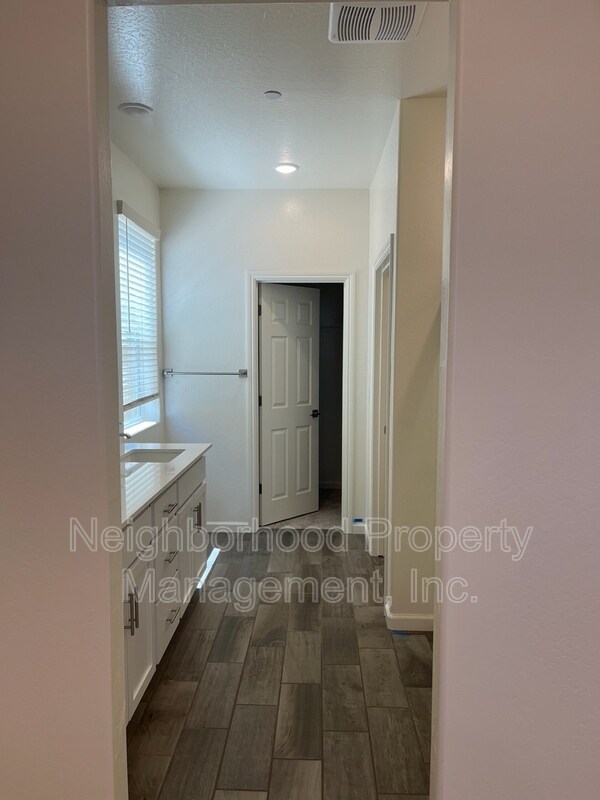 Foto del edificio - 6550 E Carmen Ave