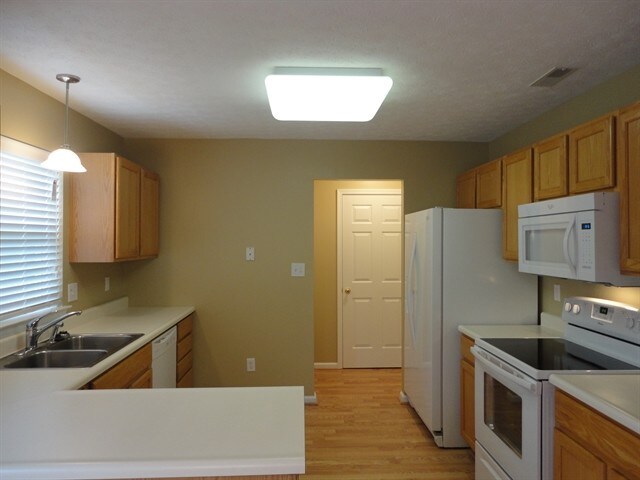 Building Photo - 2338 Queensway Drive