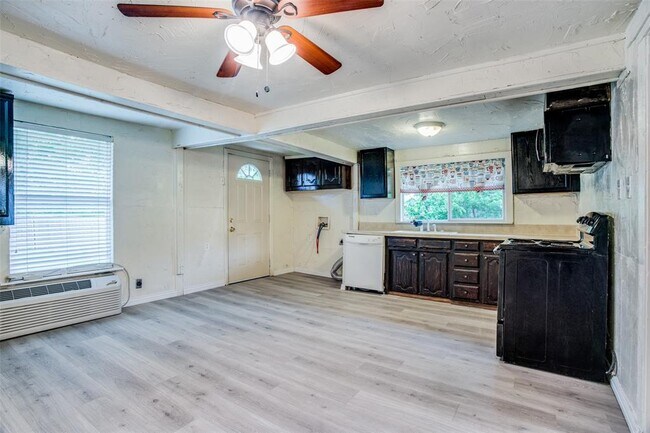 Building Photo - 812 Odell St