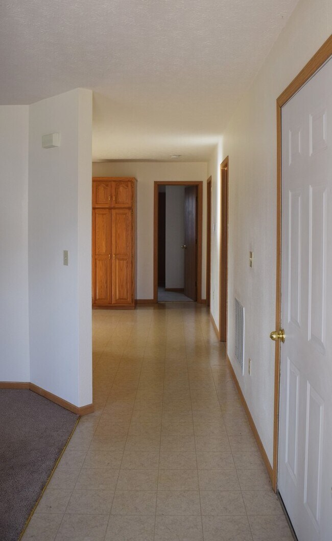 Foto del edificio - Spacious 3 bedroom, 2 bathroom duplex!