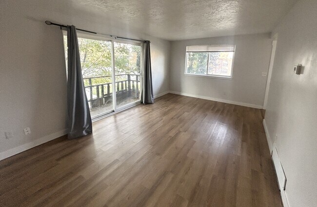 Building Photo - Ivy Circle Apartment