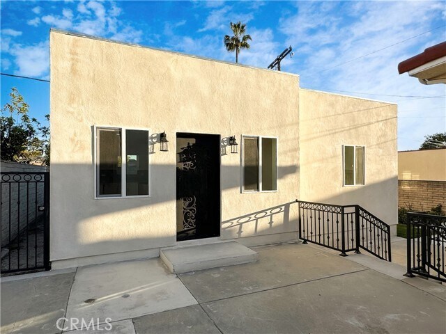 Building Photo - 1344 Justin Ave