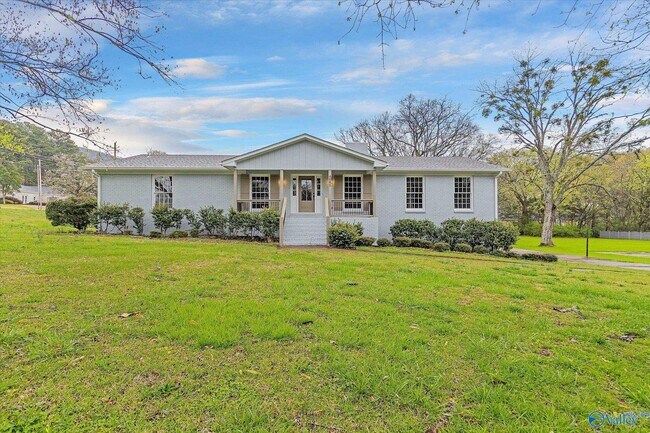 Building Photo - 4001 Granada Cir SE