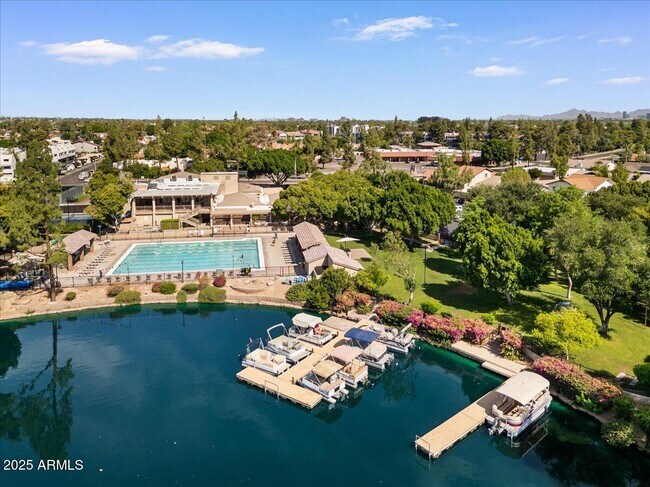 Foto del edificio - 5200 S Lakeshore Dr