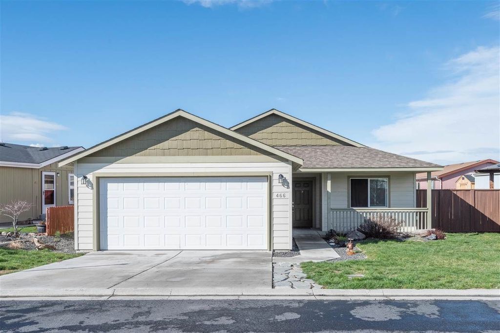 Primary Photo - Charming and Bright 3 Bed, 3 Bath Home in ...