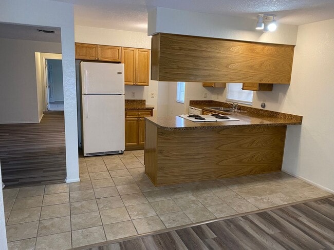 Building Photo - 3/2/2 Deltona available January 5, 2026