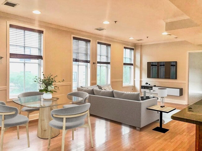 Building Photo - 727 Monroe St